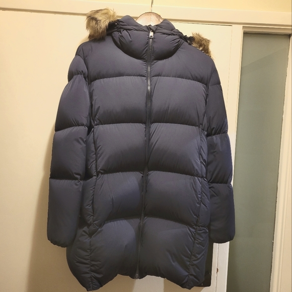 Aritzia Babaton Park City Puffer - Picture 1 of 2